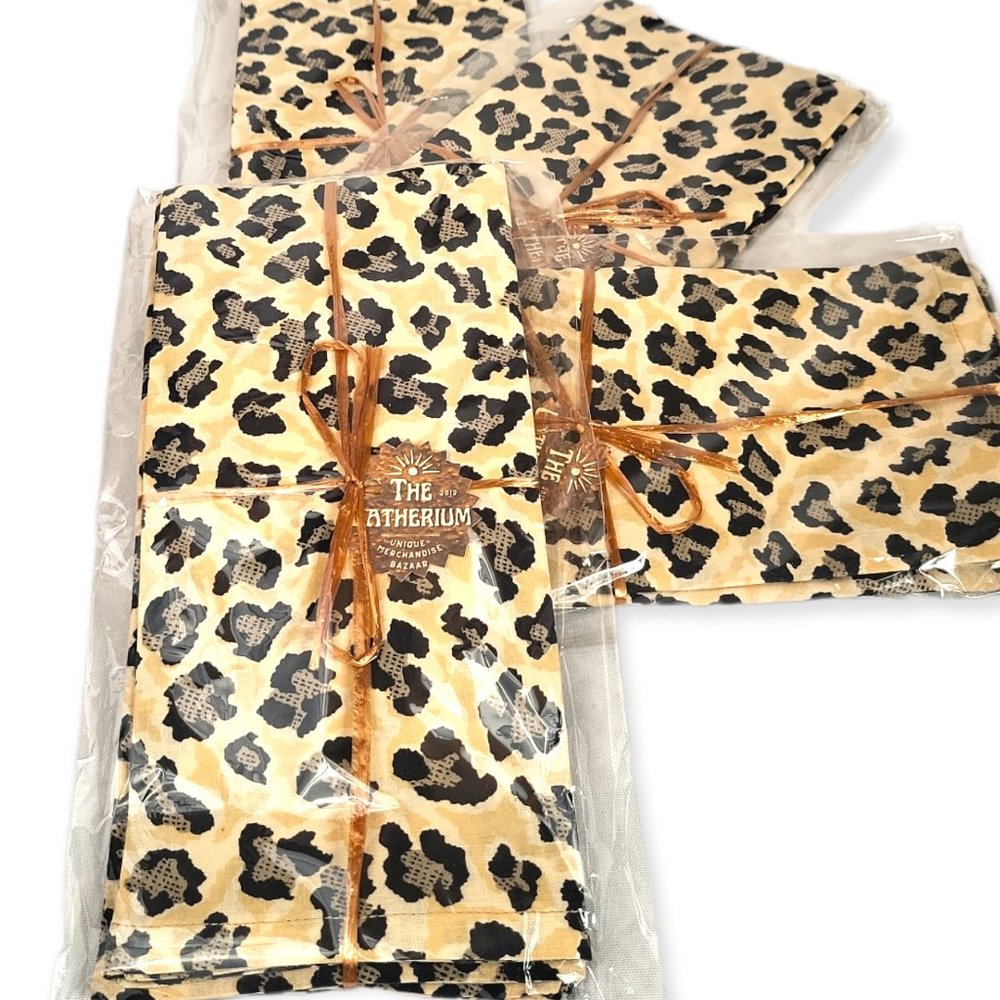 Home Dining Cloth Napkins Set (8) Wildlife Chita Pattern